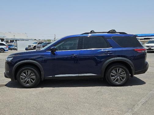2022 Nissan Pathfinder SV