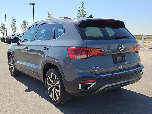 Pure Gray 2022 Volkswagen Taos 1.5T SE