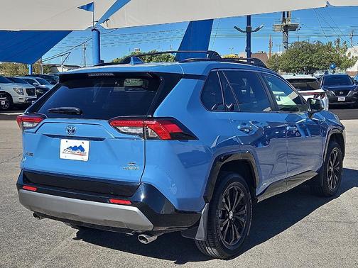 2022 Toyota RAV4 Hybrid SE