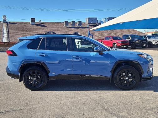 2022 Toyota RAV4 Hybrid SE