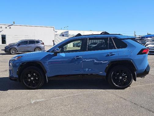 2022 Toyota RAV4 Hybrid SE