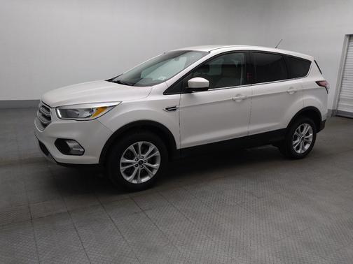 White Platinum Metallic Tri-Coat 2017 Ford Escape SE
