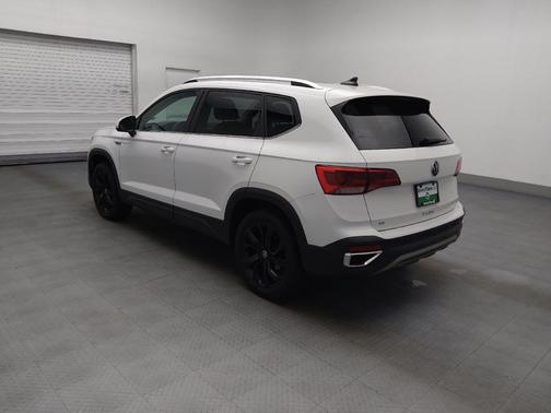 White 2023 Volkswagen Taos 1.5T SE