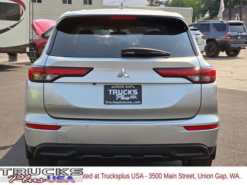 2022 Mitsubishi Outlander ES