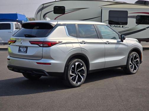 2022 Mitsubishi Outlander ES