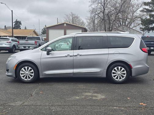 2018 Chrysler Pacifica Touring-L