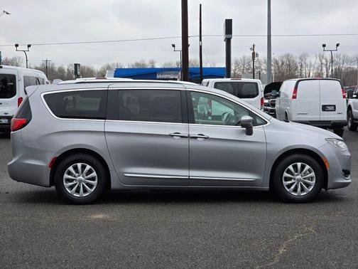 2018 Chrysler Pacifica Touring-L