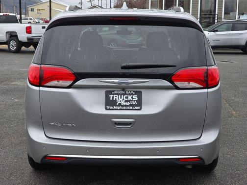 2018 Chrysler Pacifica Touring-L