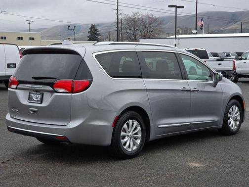 2018 Chrysler Pacifica Touring-L