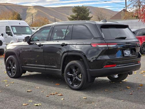 2024 Jeep Grand Cherokee Laredo