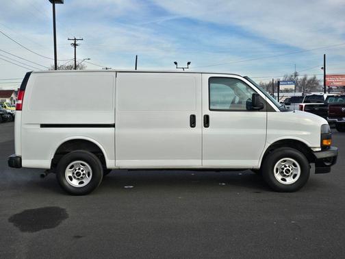2023 GMC Savana 3500 Work Van