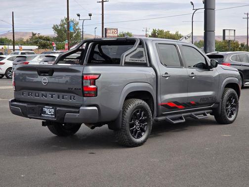 2023 Nissan Frontier SV