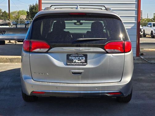 2019 Chrysler Pacifica Touring-L