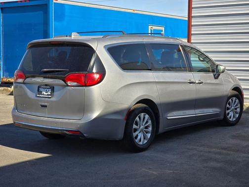 2019 Chrysler Pacifica Touring-L