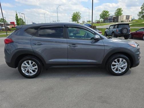 2021 Hyundai TUCSON SE