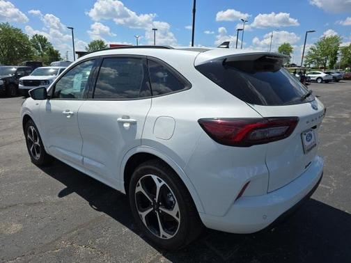 2025 Ford Escape ST-Line Elite