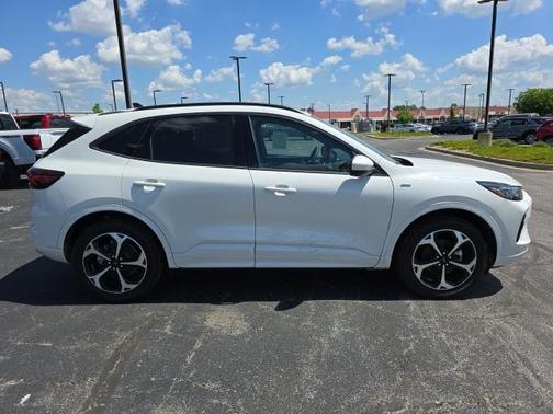 2025 Ford Escape ST-Line Elite