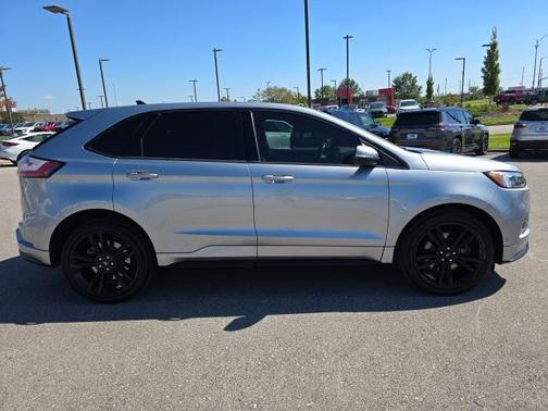 2022 Ford Edge ST