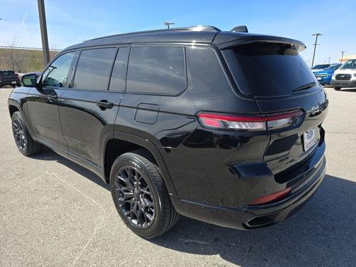 2023 Jeep Grand Cherokee SUMMIT