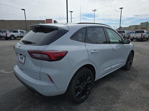 2025 Ford Escape ST-Line Elite