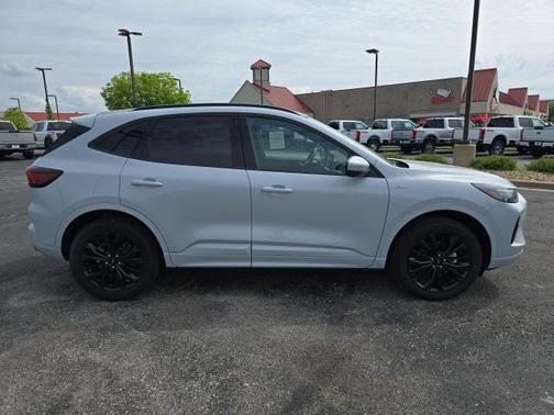 2025 Ford Escape ST-Line Elite