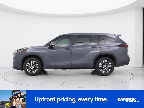 Gray 2024 Toyota Highlander XLE