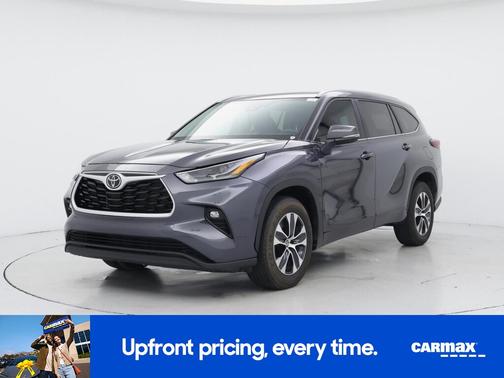 Gray 2024 Toyota Highlander XLE