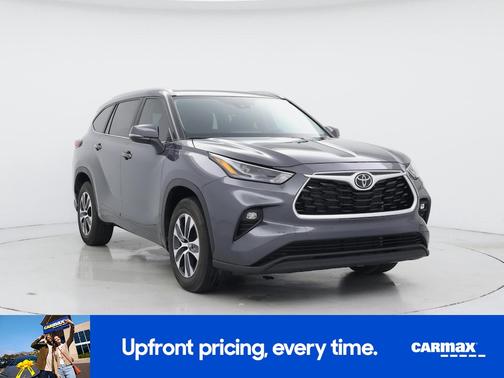 Gray 2024 Toyota Highlander XLE