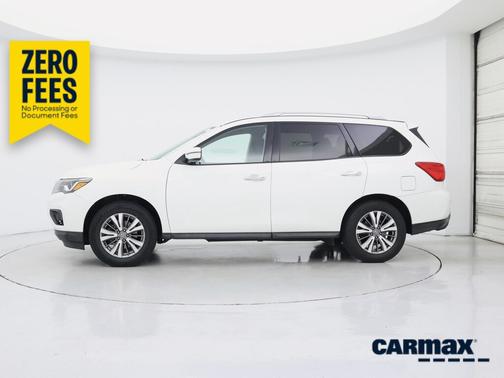 White 2019 Nissan Pathfinder SV