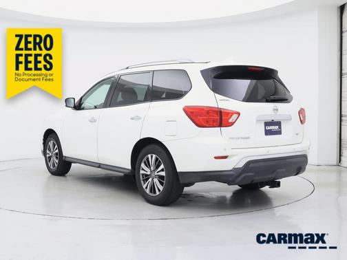 White 2019 Nissan Pathfinder SV