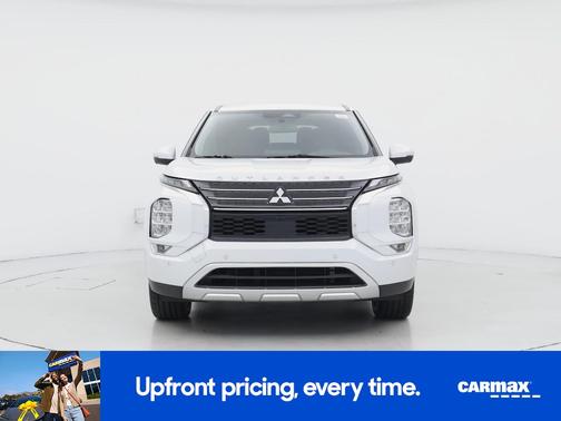 White 2024 Mitsubishi Outlander SE