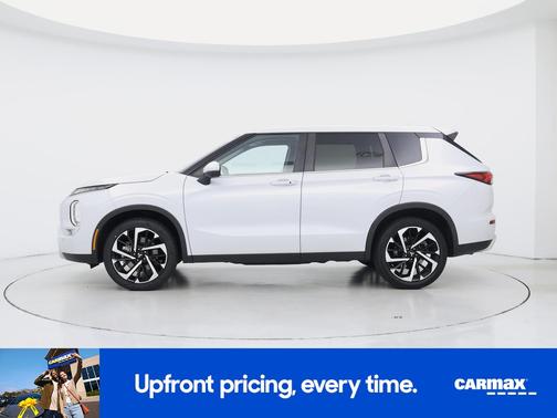 White 2024 Mitsubishi Outlander SE