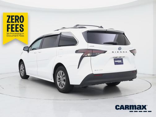 White 2025 Toyota Sienna LE