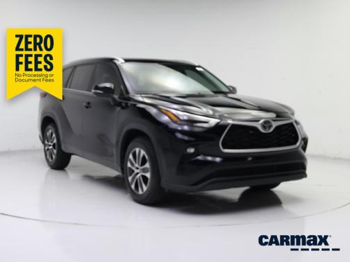 Black 2023 Toyota Highlander XLE