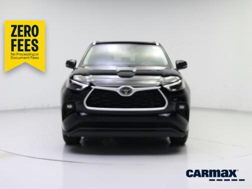 Black 2023 Toyota Highlander XLE
