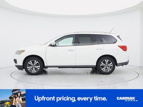 White 2017 Nissan Pathfinder SV