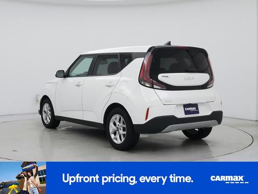 White 2023 Kia Soul LX