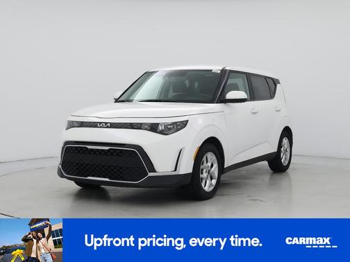 White 2023 Kia Soul LX