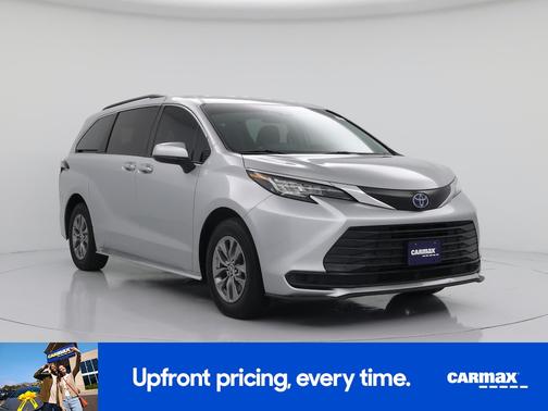 2023 Toyota Sienna LE
