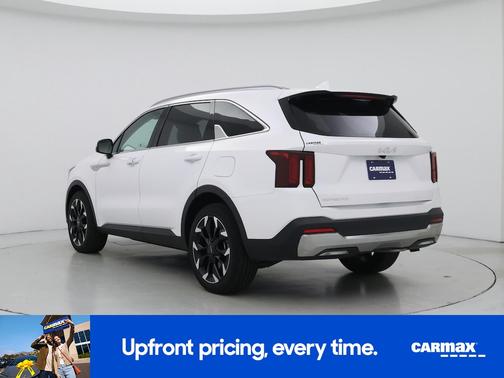 White 2025 Kia Sorento EX