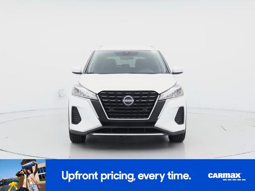 White 2022 Nissan Kicks SV