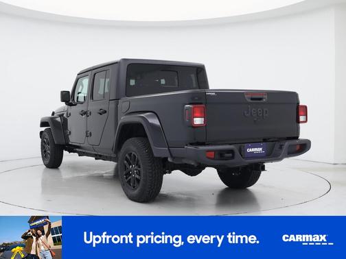 Black 2022 Jeep Gladiator Altitude