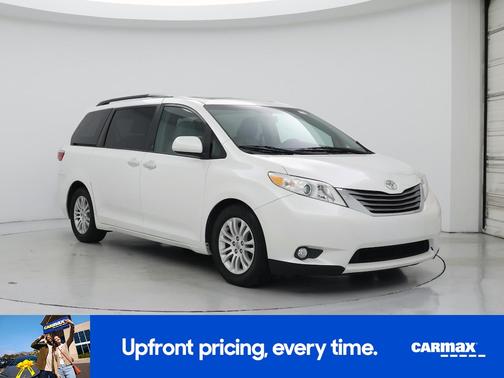 White 2016 Toyota Sienna XLE Premium