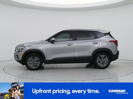 Gray 2024 Kia Seltos LX