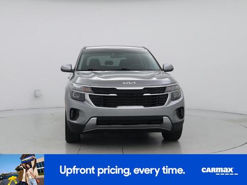 Gray 2024 Kia Seltos LX