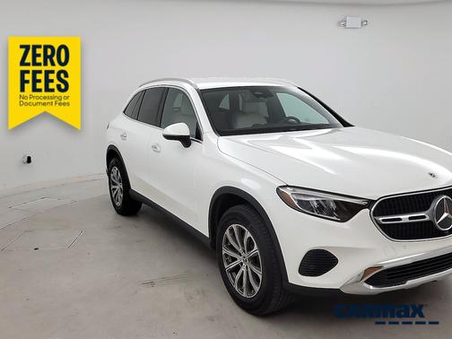 White 2023 Mercedes-Benz GLC 300