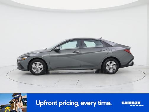 Gray 2025 Hyundai ELANTRA SE