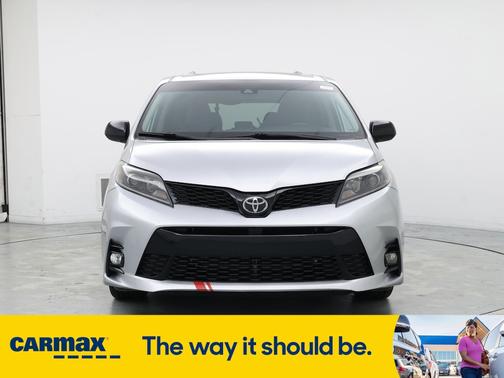 2020 Toyota Sienna SE
