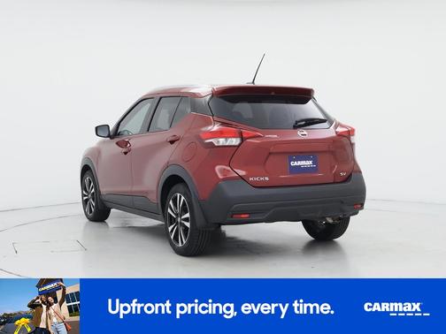 Red 2019 Nissan Kicks SR