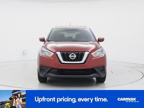 Red 2019 Nissan Kicks SR